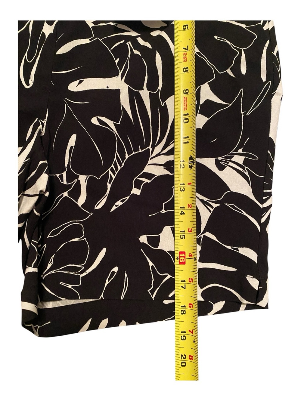 Rafaella NWT Black & White Floral Stretch Shorts, Size 14 - Picture 8 of 8